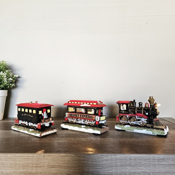 Rare Vintage Orient Express Lights Up 3 Section Resin Train Locomotive Caboose - Picture 14 of 17